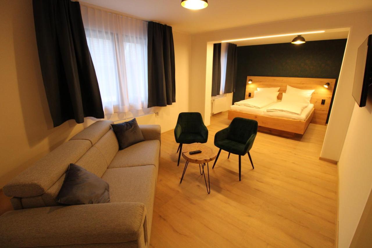 מונשאו Der Hirsch Hotel מראה חיצוני תמונה