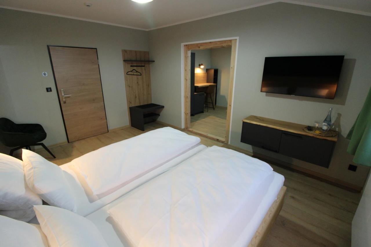 מונשאו Der Hirsch Hotel מראה חיצוני תמונה