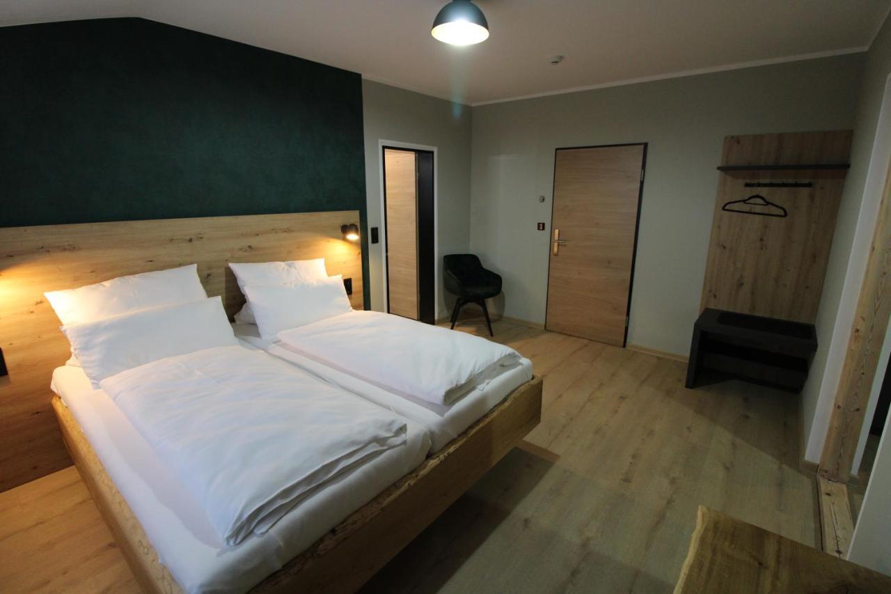 מונשאו Der Hirsch Hotel מראה חיצוני תמונה