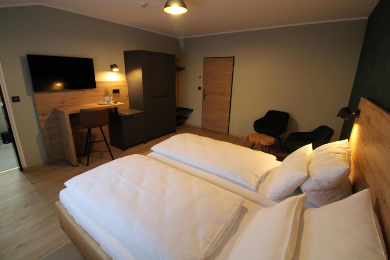 מונשאו Der Hirsch Hotel מראה חיצוני תמונה