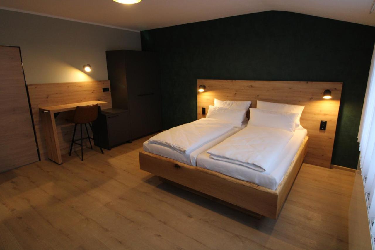 מונשאו Der Hirsch Hotel מראה חיצוני תמונה