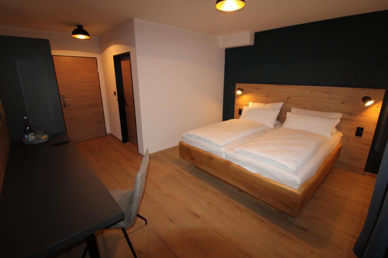 מונשאו Der Hirsch Hotel מראה חיצוני תמונה