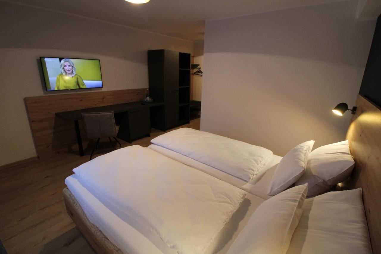 מונשאו Der Hirsch Hotel מראה חיצוני תמונה