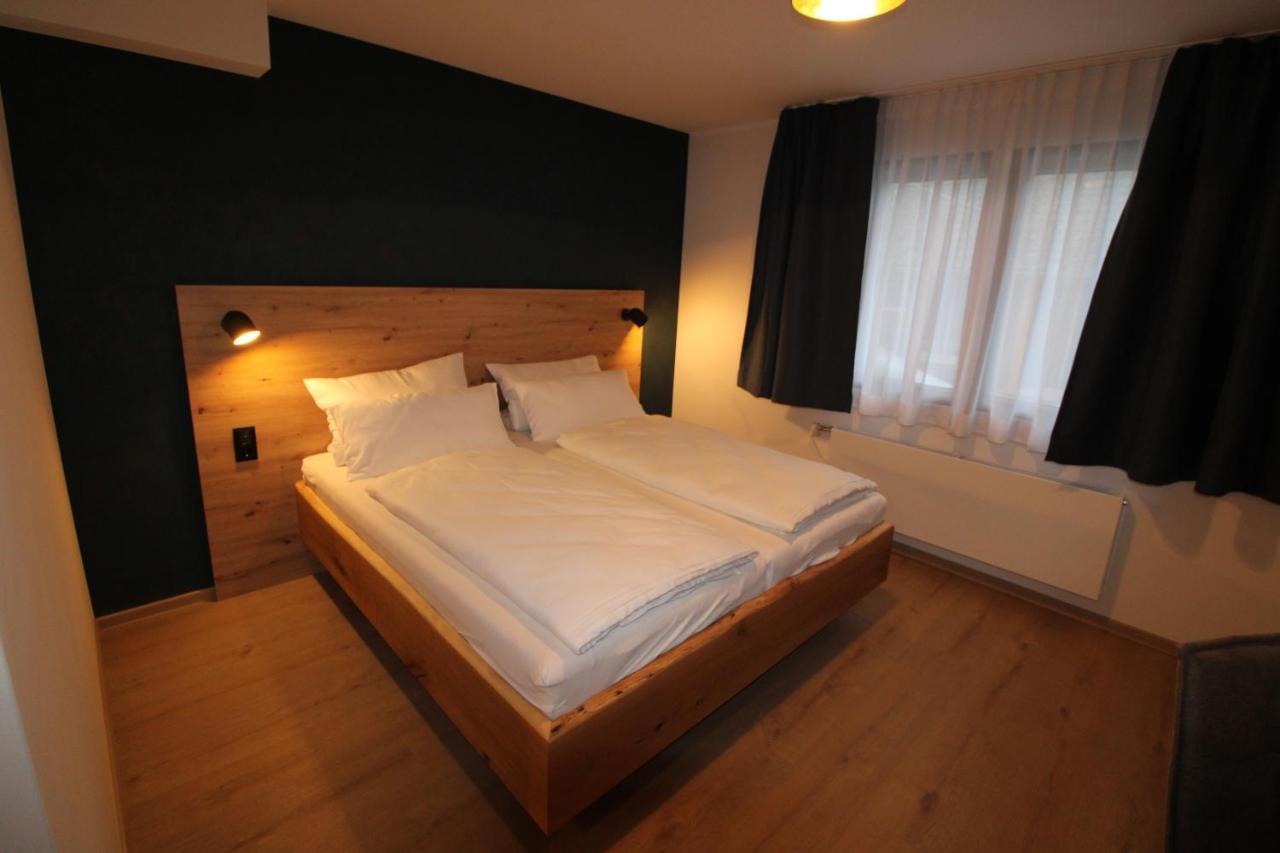 מונשאו Der Hirsch Hotel מראה חיצוני תמונה