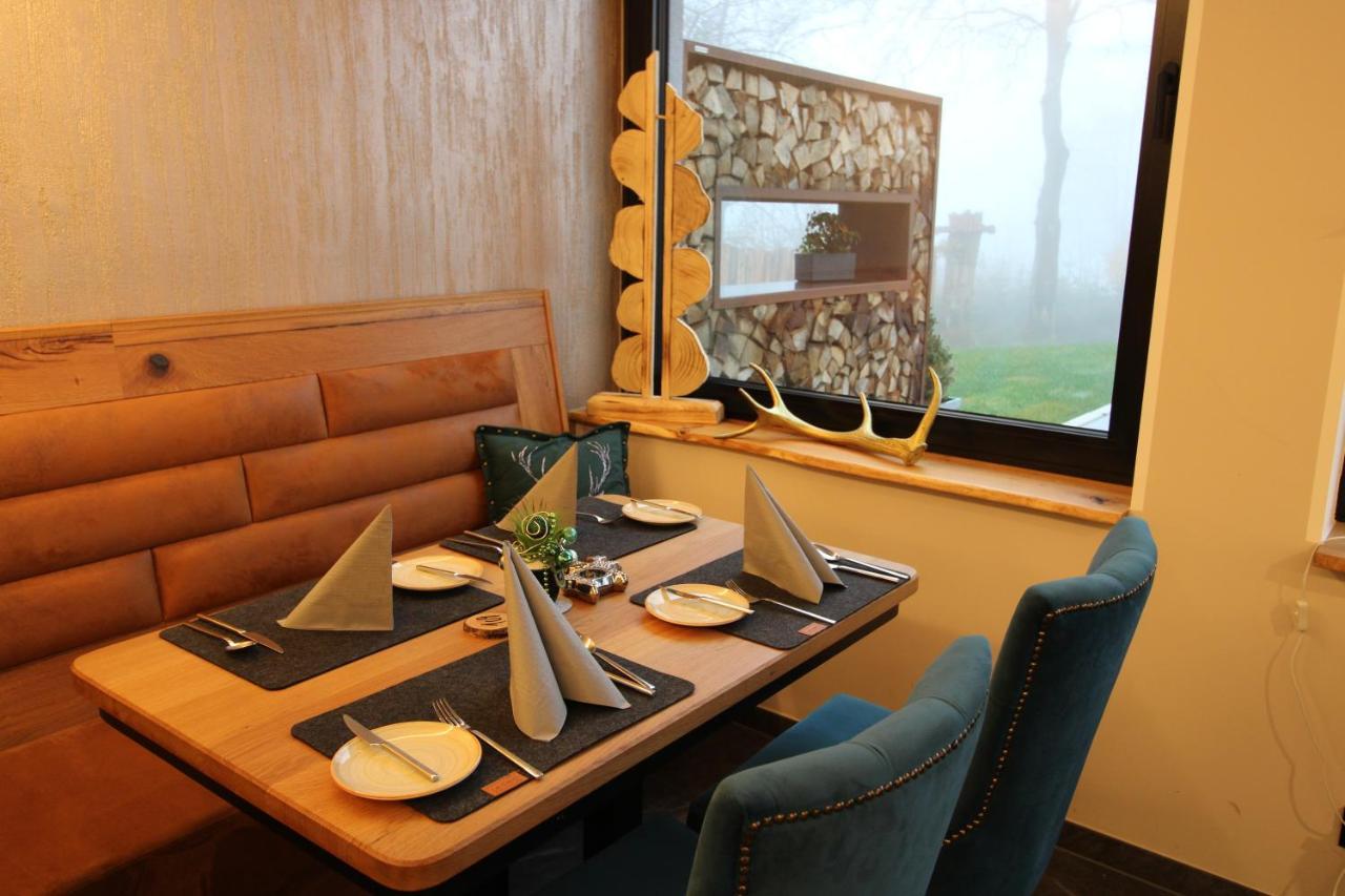 מונשאו Der Hirsch Hotel מראה חיצוני תמונה