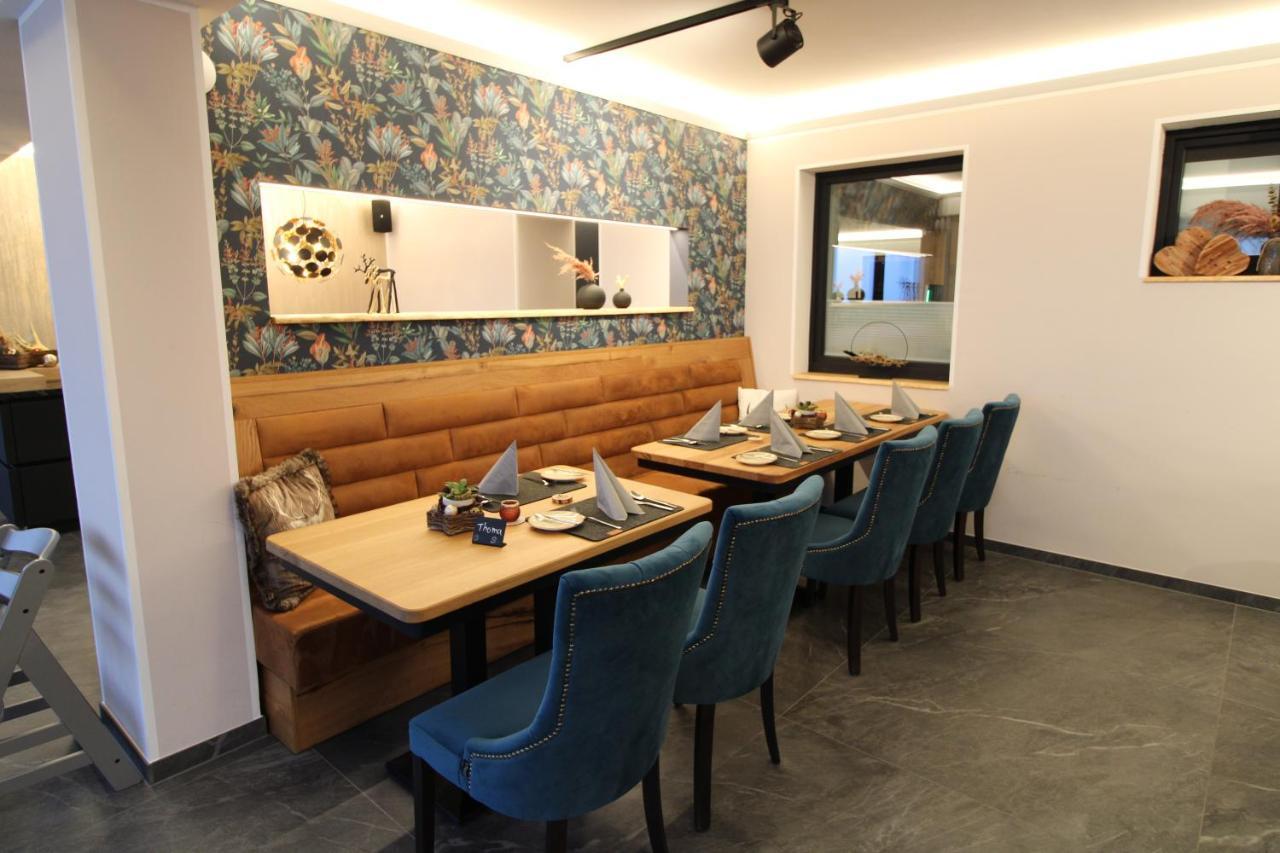 מונשאו Der Hirsch Hotel מראה חיצוני תמונה