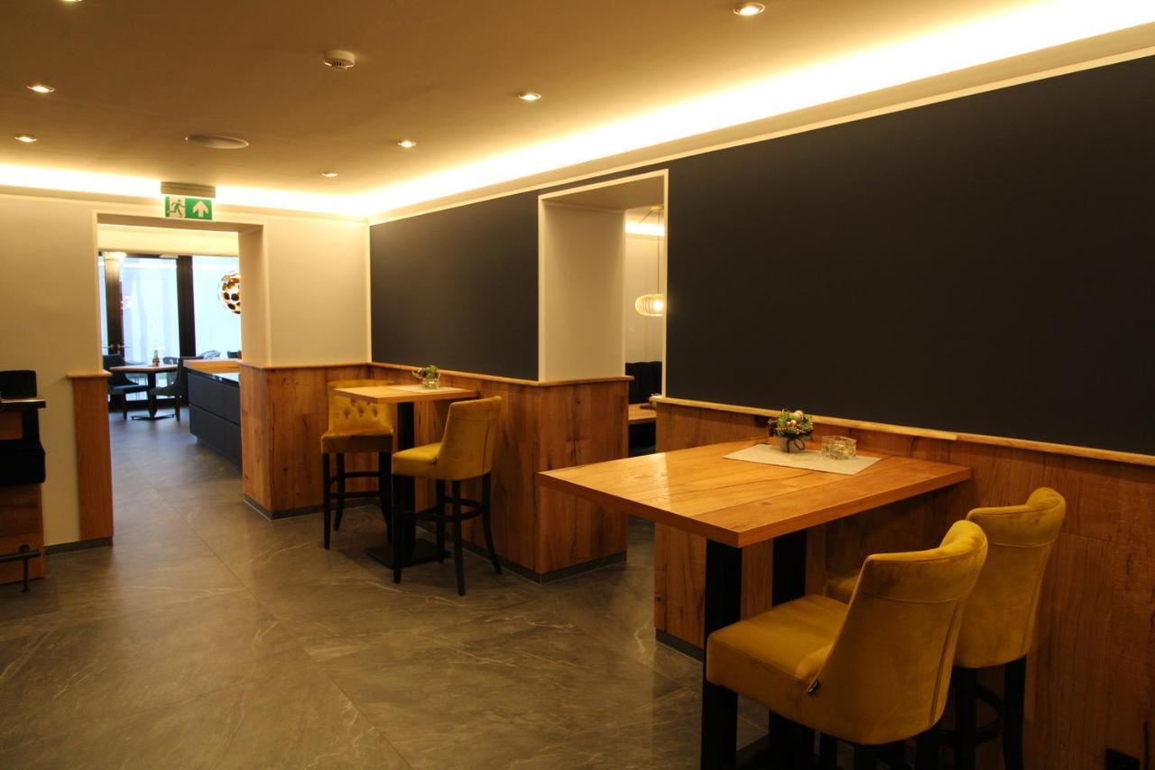 מונשאו Der Hirsch Hotel מראה חיצוני תמונה