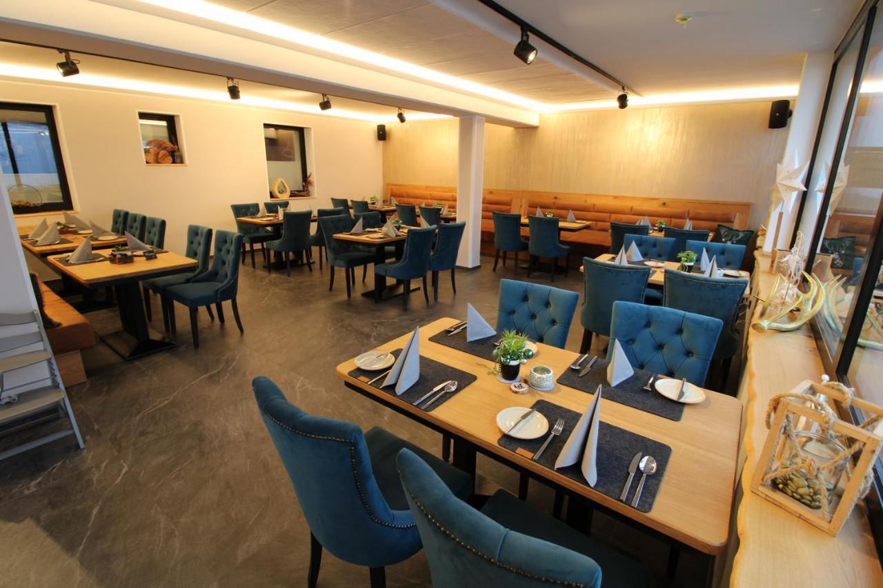 מונשאו Der Hirsch Hotel מראה חיצוני תמונה